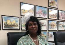 Activista Marietje Curiel ta trece San Nicolas na porta di parlamento: “Ami no ta bay stop pasobra mi ta sigui te ora mi mira movecion”