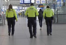 Hulanda: NS kier arma guardianan di seguridad cu baton