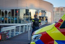 Maestro recuperando na cas despues di ser hinca pa mayor na un musical di scol basico