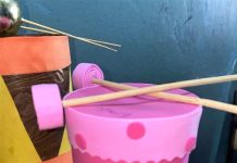 Traha un instrumento recicla cu bleki, carton, foam, lijm y otro material