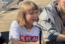 Botonan cargando ayudo, activista y celebridadnan ta desembarca di Barcelona pa Gaza