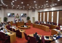 Cantidad di pregunta di Parlamentario ta alarga tratamento di presupuesto complementario