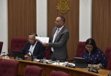 Segun parlamentario Dangui Oduber: Gabinete Wever-Croes a laga tur cos cla pa ehecuta cambio pa un miho structura di salario di maestro, pero gobierno actual no kier implement’e