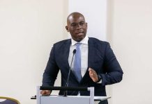 Parlamentario di PAR ta puntra: “Ta berdad cu e gobierno no por detene personanan indocumenta mas?”