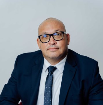 Parlamentario Edgard Vrolijk (MEP): Mike Eman a sigura Hulanda cu e tin 11 voto pro HOFA — sin informa pueblo
