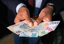 Economia di Corsou ta depende profundamente di entrada di wega di placa online