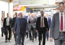 Gobernador di Utah ta bisa cu motibo di asesinato di Kirk no ta sigur ainda, pero e sospechoso tabata iskierdista