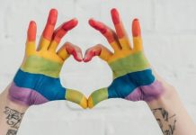 Mayoria parlamentario prepara pa prohibicion di terapia di conversion homosexual