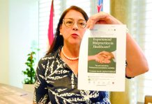 Minister di Salud Publico, Mervin Wyatt-Ras (AVP): “No por ta asina cu bo mes ta bay duna e servicio anto pidiendo placa tambe p’e”