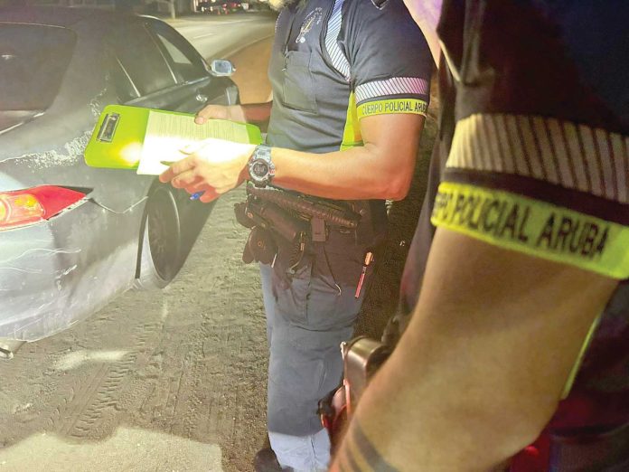 Polis di Oranjestad a reparti 59 multa durante control di trafico (2)_result
