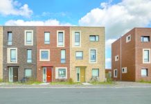 Prohibi ciudadnan di duna refugiadonan prioridad di vivienda ta discriminatorio, segun Conseho di Estado