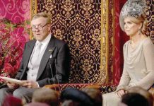 Rey Willem Alexander ta enfoca riba medionan di subsistencia di pueblo, union, y defensa den discurso di Prinsjesdag