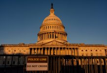 Administracion di Trump ta menasa di no duna pago back pa trahadornan federal den shutdown