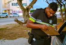 Control policial pisa den Oranjestad: 110 boet reparti