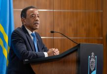 Ministerio di Infrastructura lo stimula inversion y facilita permiso na comercio pa centro di ciudad