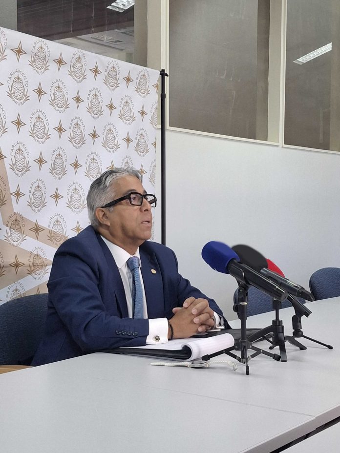 Parlamentario Gino Goeloe ta pidi mas atencion pa salud publico_result