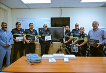 Polis uniforma ta haya mas material nobo pa sigui eherce nan tarea diario