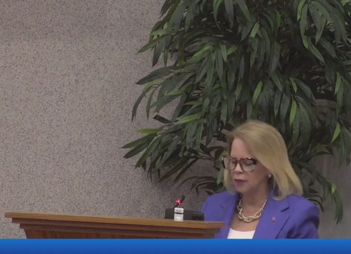 Reunion di Parlamento tocante Ley di Reino HOFA posponi atrobe memey di division politico profundo