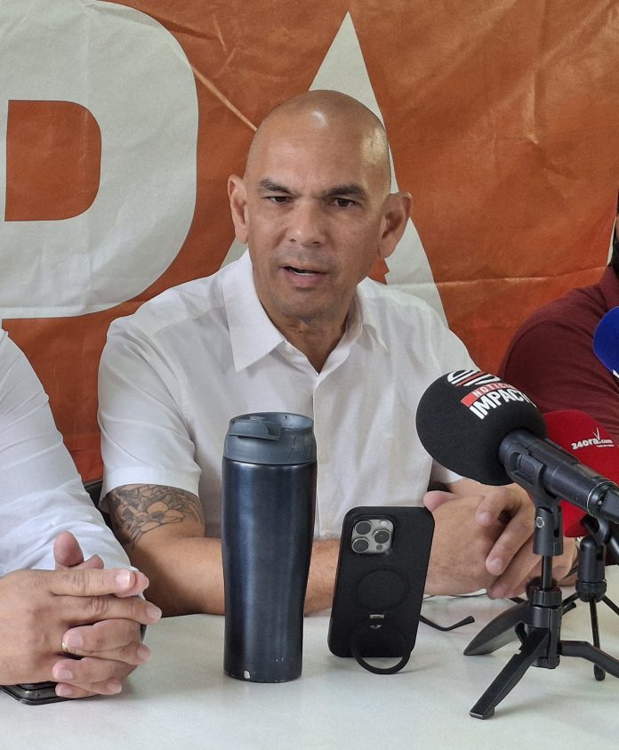 Segun Otmar Oduber gobierno mester elimina BBO y introduci BTW pa duna alivio na pueblo (1)