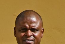 Den e bida dobel di Martines: Con un politico activo a opera den centro di un red criminal internacional