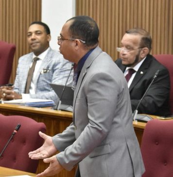 Parlamentario Eduard Pieters (PPA): “Democracia na silencio: Parlamento no por tapa voz di pueblo!”