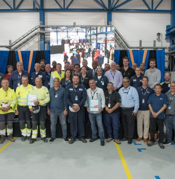 Minister di Husticia y Energia a bishita WEB Aruba pa traspaso di Fundeshi y Radiatornan pa expansion di RECIP-3