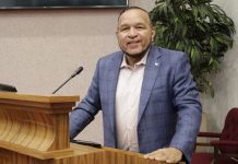 Parlamentario Endy Croes ta urgi Presidente pa yama e reunion cu sindicatonan back; Coalicion AVP-Futuro ta burla di e carta di 13 sindicato riba e tema Rijkswet HOFA