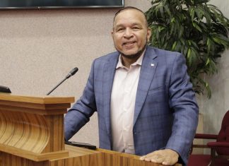 Parlamentario Endy Croes ta urgi Presidente pa yama e reunion cu sindicatonan back; Coalicion AVP-Futuro ta burla di e carta di 13 sindicato riba e tema Rijkswet HOFA