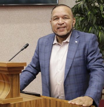 Parlamentario Endy Croes ta urgi Presidente pa yama e reunion cu sindicatonan back; Coalicion AVP-Futuro ta burla di e carta di 13 sindicato riba e tema Rijkswet HOFA