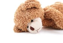 Mucha bao cuido di mayor di criansa bati, forsa den “trabao di mucha” y mordi pa cacho, corte a haya