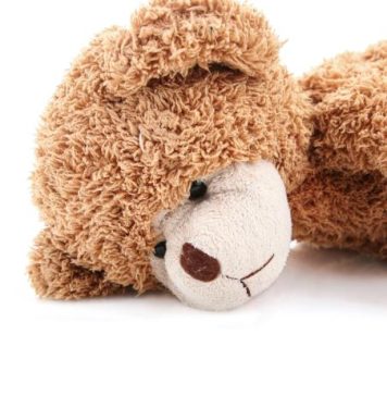 Mucha bao cuido di mayor di criansa bati, forsa den “trabao di mucha” y mordi pa cacho, corte a haya