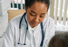 A anuncia strategia integral di Reino pa resolve escasez di personal di cuido medico den Caribe