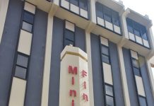 Algemene Rekenkamer: Gobierno di Corsou no por hustifica biyones den fondo publico