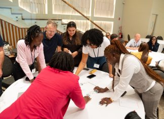 Connecting the dots: Di tres Regionale Netwerkbijeencomst ta sigui conecta e analistanan di region