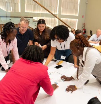 Connecting the dots: Di tres Regionale Netwerkbijeencomst ta sigui conecta e analistanan di region