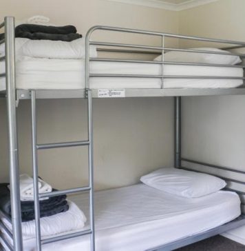 Segun Ombudsman: Dignidad humano ta na peliger den centronan di refugio Hulandes pa refugiadonan Ucraniano