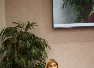 Lider di fraccion AVP, Parlamentario Jennifer Arends-Reyes: E Landsverordening Instelling Ministeries ta fundamental pa un gobierno eficiente y cu responsabilidad