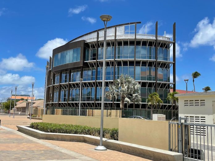 Evaluacion di progreso y retonan den proceso di modernisacion di gobierno