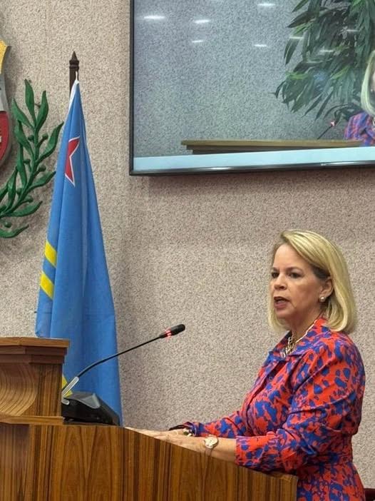 Minister Gerlien Croes ta refuta acusacion, mientras cu MEP ta keda insisti pa prueba cu el a paga pa e jet priva