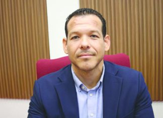 Parlamentario Rocco Tjon (MEP): Fraccion di MEP a solicita un “vragenuur” urgente tocante biahe den Jet Priva di Minister Gerlien Croes