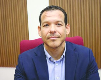 Parlamentario Rocco Tjon (MEP): Fraccion di MEP a solicita un “vragenuur” urgente tocante biahe den Jet Priva di Minister Gerlien Croes