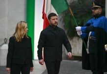 Zelenskyy ta bisa cu e ta cla pa tene eleccion na Ucrania, cu ayudo di Merca