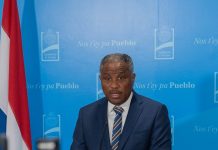 Segun minister Dowers, despues di intensifica control di Aruparking mas hende a paga pa parkeo den Oranjestad