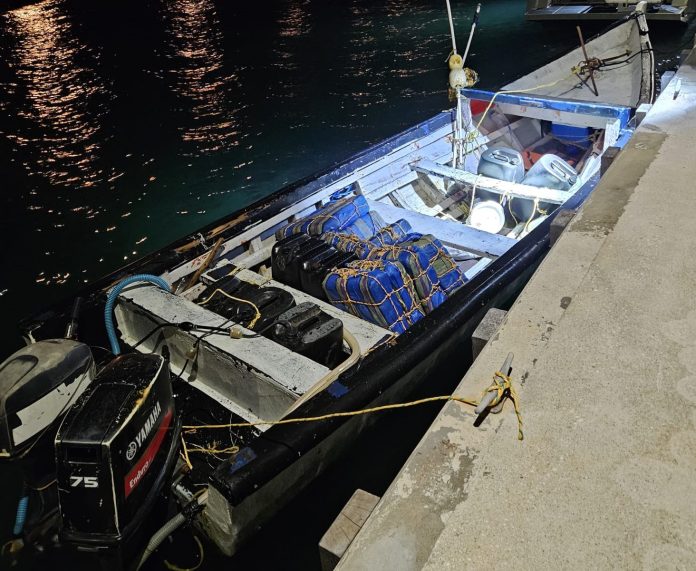 Colaboracion entre Wardacosta y Cuerpo Policial di Aruba a resulta den un interceptacion exitoso