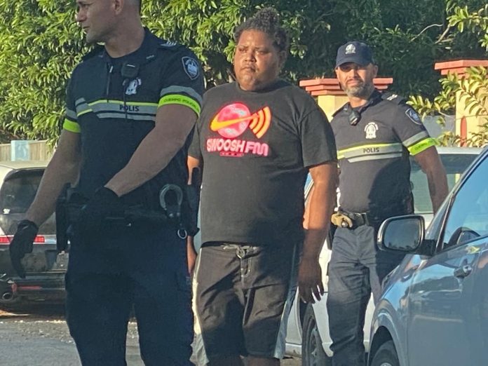 Dos version tocante tiroteo fatal di polis