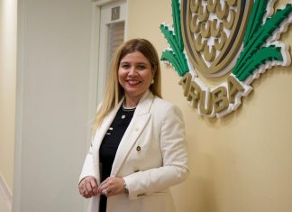 Parlamentario Jennifer Arends-Reyes (AVP) cu pregunta na minister: Kier busca un balans entre tradicion, siguridad y bienestar ora di tira klapchi Jennifer Arends-Reyes (AVP)