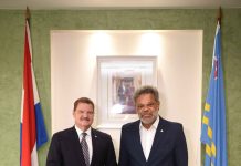 Prome Minister di Sint Maarten ta resalta importancia di cooperacion regional durante su yegada na Aruba