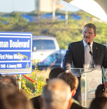 Minister-president Mike Eman kondigt terugtreden aan als partijleider van AVP