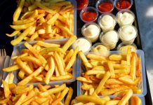 Reino Uni a cuminsa cu prohibicion riba aviso di ‘junk food’ riba television y online