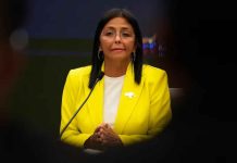 Venezuela a ricibi 300 miyon dollar for di benta di crudo maneha pa Merca